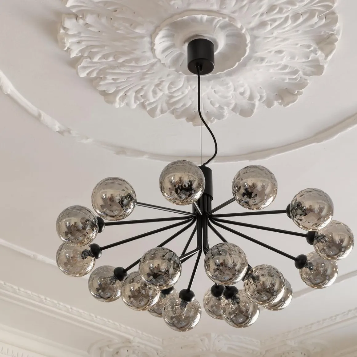 Nuura Apiales 18 satin svart/optic