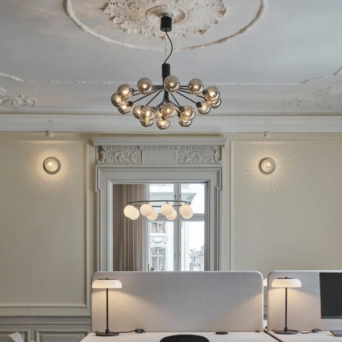 Nuura Apiales 18 satin svart/optic