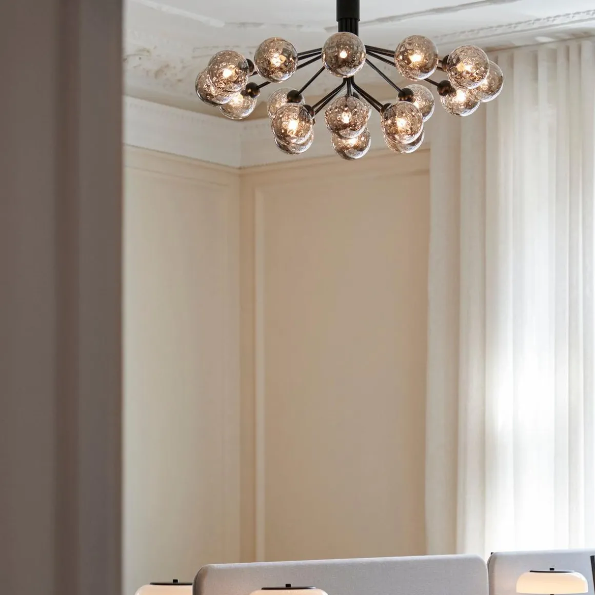 Nuura Apiales 18 satin svart/optic