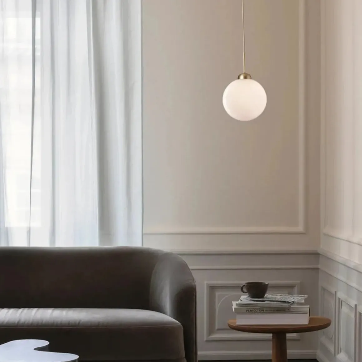 Nuura Apiales 1 taklampe - messing / opal