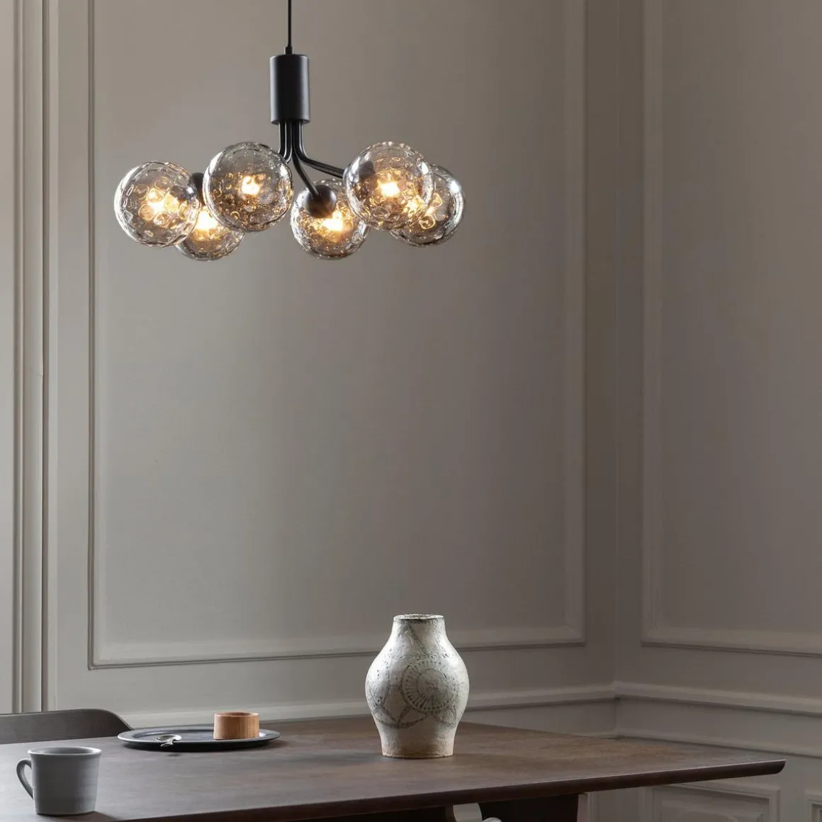 Nuura Apiales 6 taklampe - satin svart - optic røyk glass