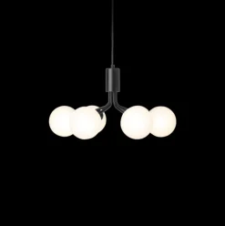Nuura Apiales 6 taklampe satin svart / opal