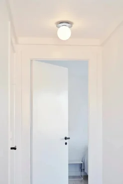 Nuura Liila 1 vegglampe/taklampe - medium - light silver / opal