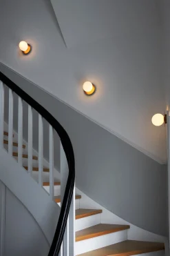 Nuura Liila 1 vegglampe/taklampe - medium - nordic gold / opal