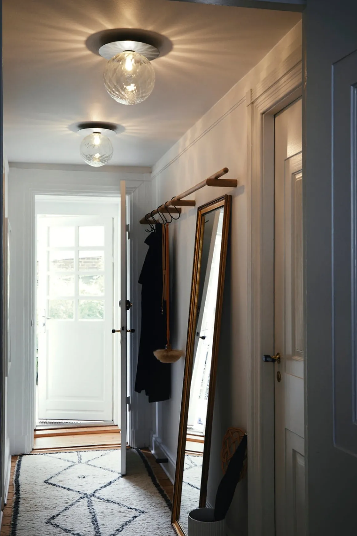 Nuura Liila 1 vegglampe/taklampe - large - light silver/optic glass