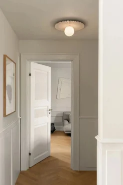 Nuura Liila Muuse vegglampe/taklampe - medium - Hvit / opal