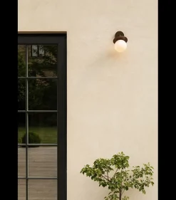 Nuura Liila utendørslampe - bronse/opal