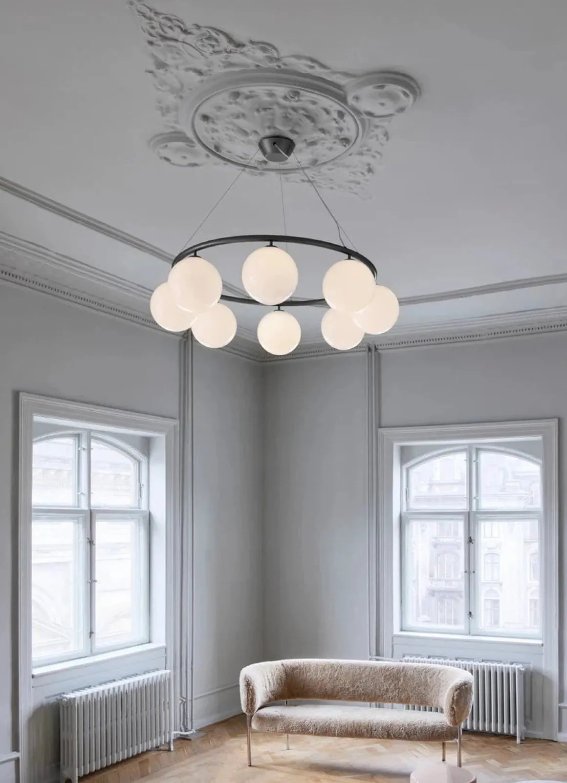 Nuura Miira 8 circular taklampe - Svart