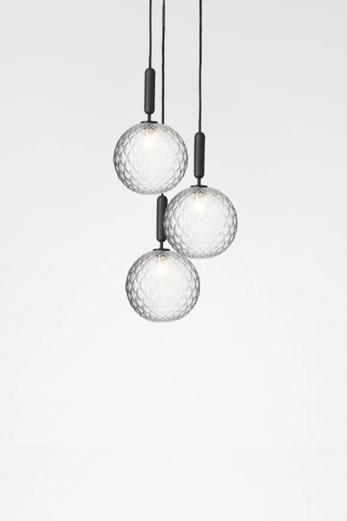 Nuura Miira 3 large svart / optikk