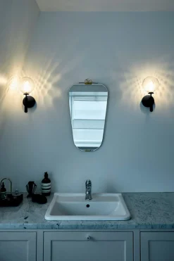 Nuura Miira vegglampe svart / optikk