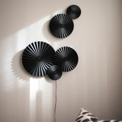 Omega vegglampe - Svart