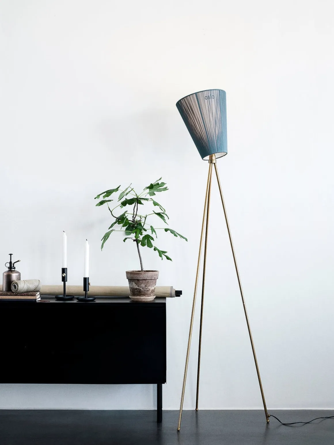 Oslo Wood gulvlampe gull med skjerm