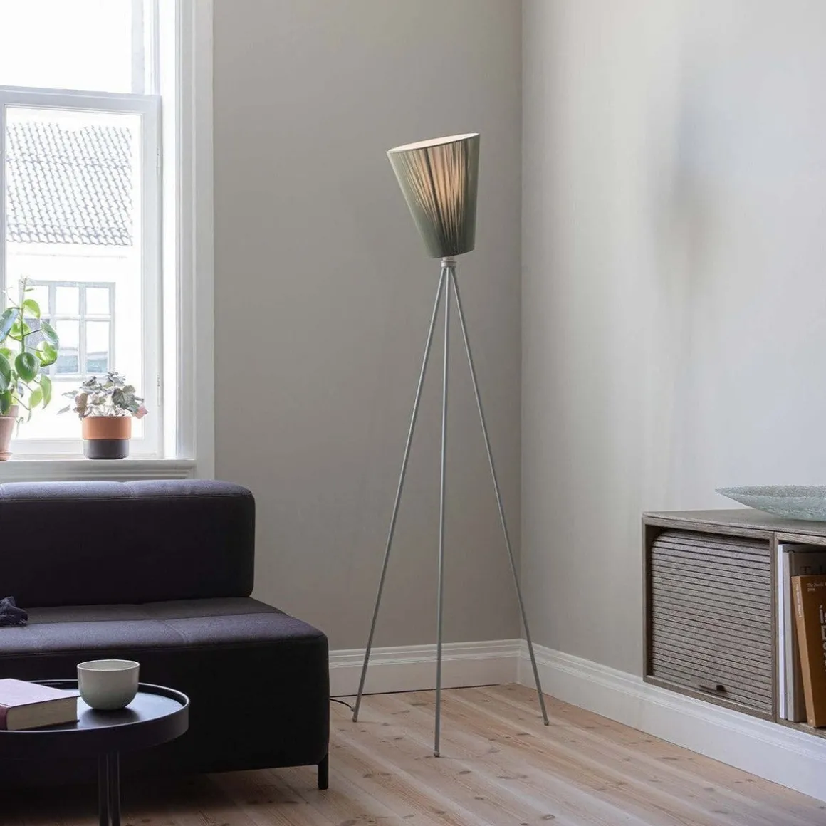 Oslo Wood gulvlampe lysegrå med skjerm