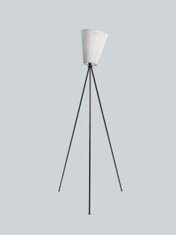 Oslo Wood gulvlampe svart med skjerm