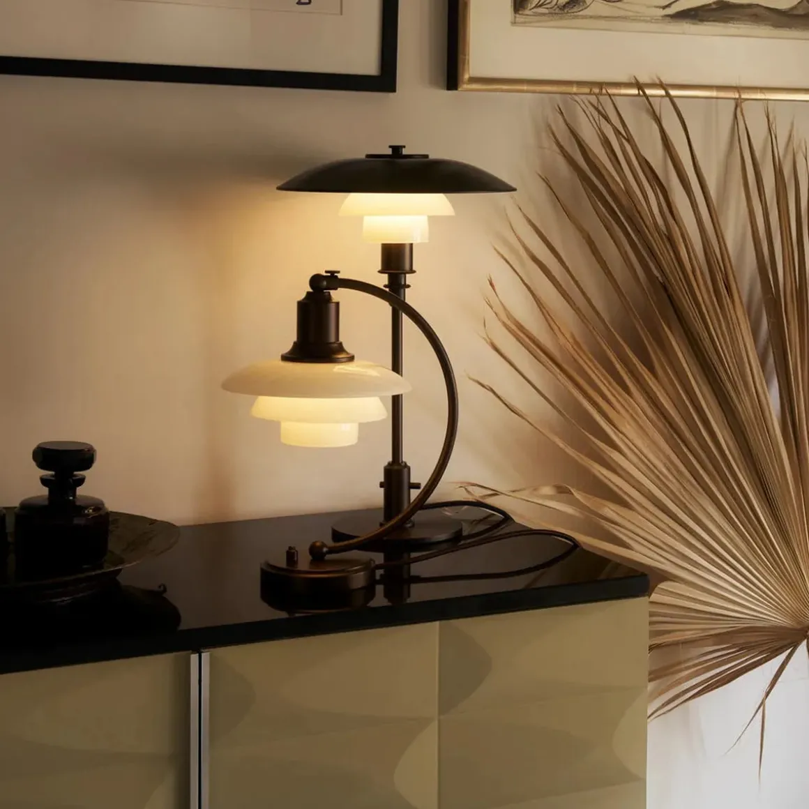 PH 2/2 Luna aged brass opal bordlampe