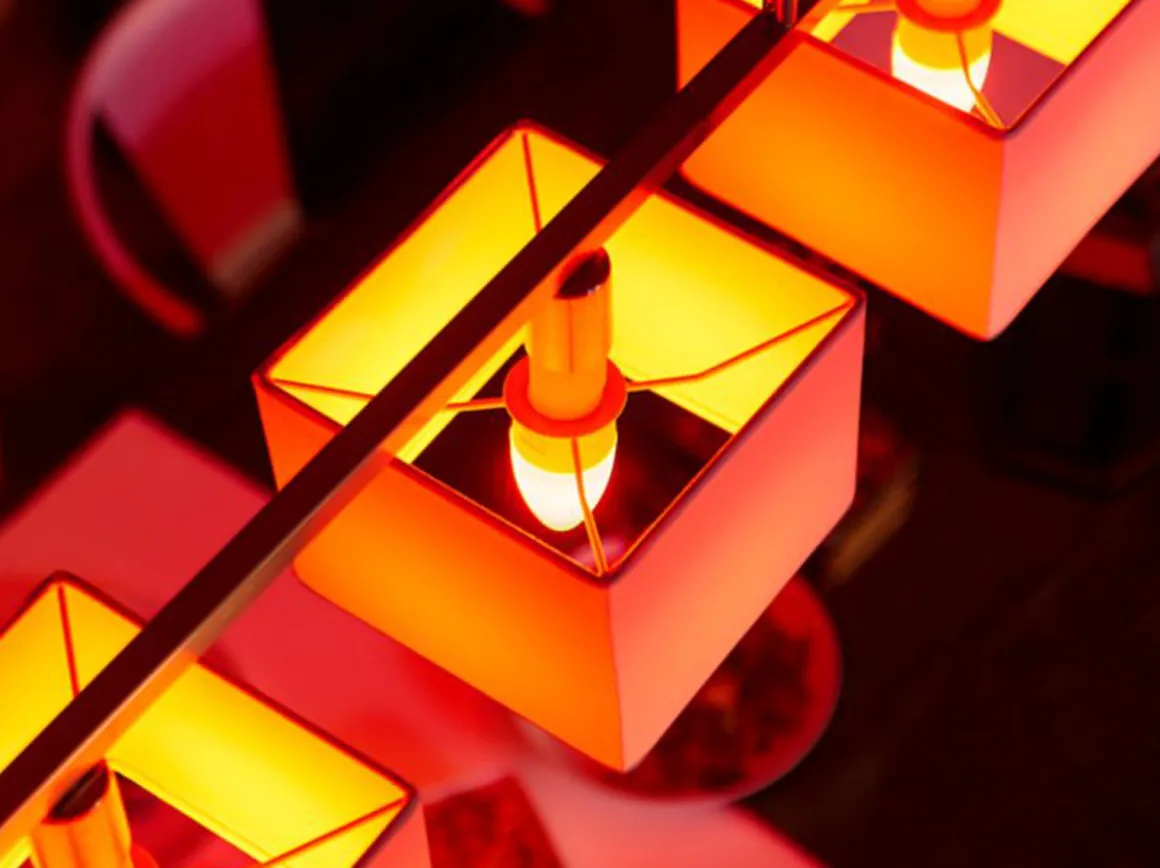 Philips Hue B39 E14 lyspære 4W 2200-6500K pluss farge