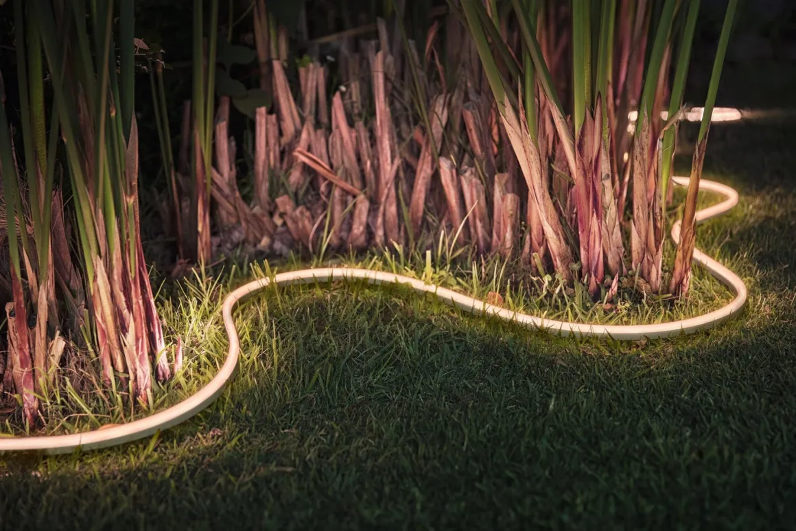 Philips Hue LED strip Outdoor 5 meter - White og farget stemning