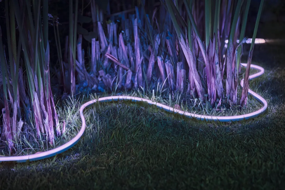 Philips Hue LED strip Outdoor 5 meter - White og farget stemning