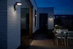 Philips Tyla vegglampe 1,2W 3000 Kelvin IP44 solcelledrevet med dag/natt og bevegelses sensor