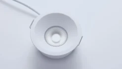 Plejd smart lavtbyggende spot / downlight 2200-4000K IP44 8W RA90