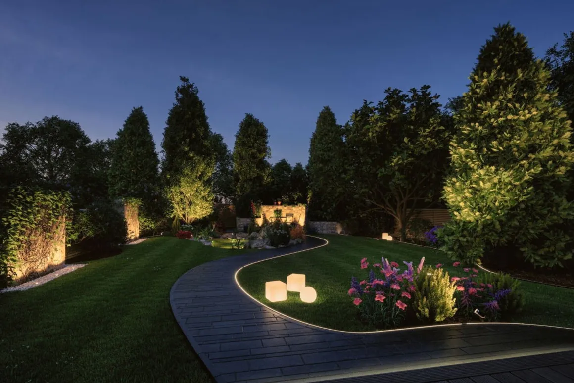 Plug & Shine Globe 50 cm 6,5W 3000 Kelvin IP67 - Med jordspyd