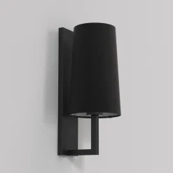 Riva 350 vegglampe IP44 med skjerm