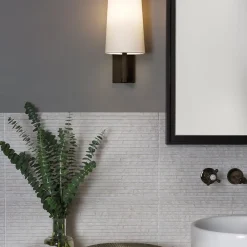 Riva 350 vegglampe IP44 med skjerm