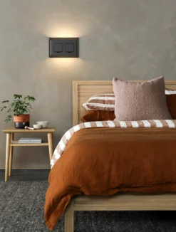 Søgne vegglampe utendørs opp/ned lys IP44 10W m/dobbel stikkontakt - Dimbar