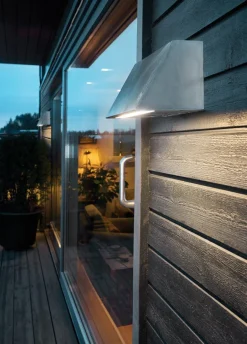 Ski 1390 veggarmatur m/stikkontakt