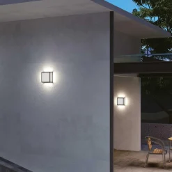 Thor vegglampe IP65 12W utendørs - Svart/Frostet glass