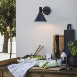 Tripp mini vegglampe utendørs IP44 - Svart