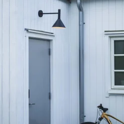 Tripp vegglampe utendørs IP44 - Svart