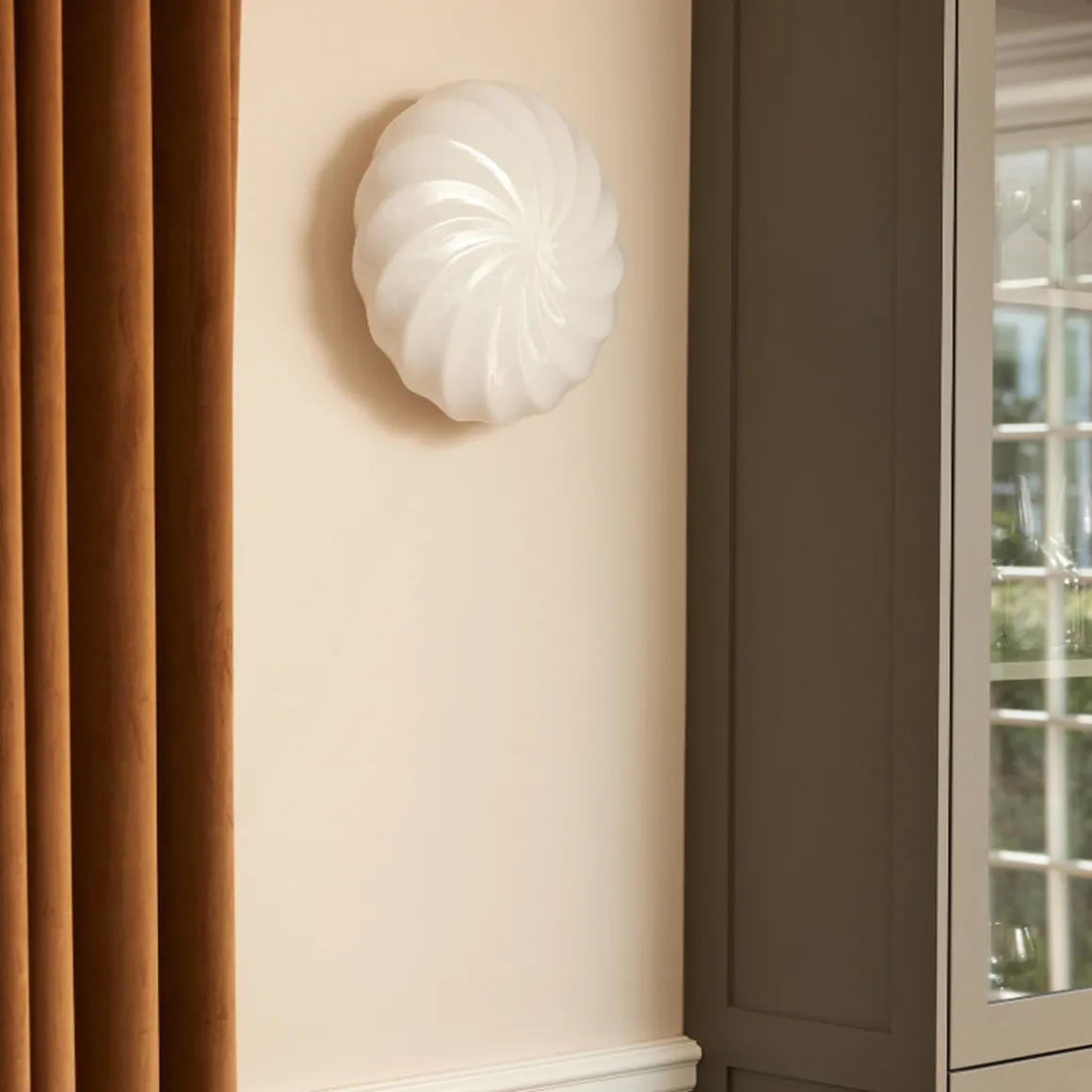 Twist taklampe - Antikk messing / Opal