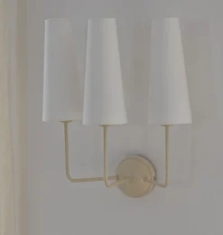 Valentina vegglampe med lampeskjermer - Sand/Hvit