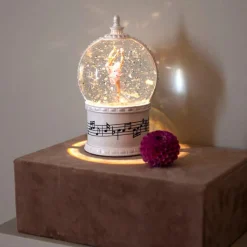 Vannfylt lykt ballerina roterende med musikk