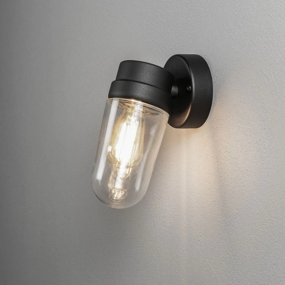 Vega vegglampe utendørs IP54 E27 - Svart