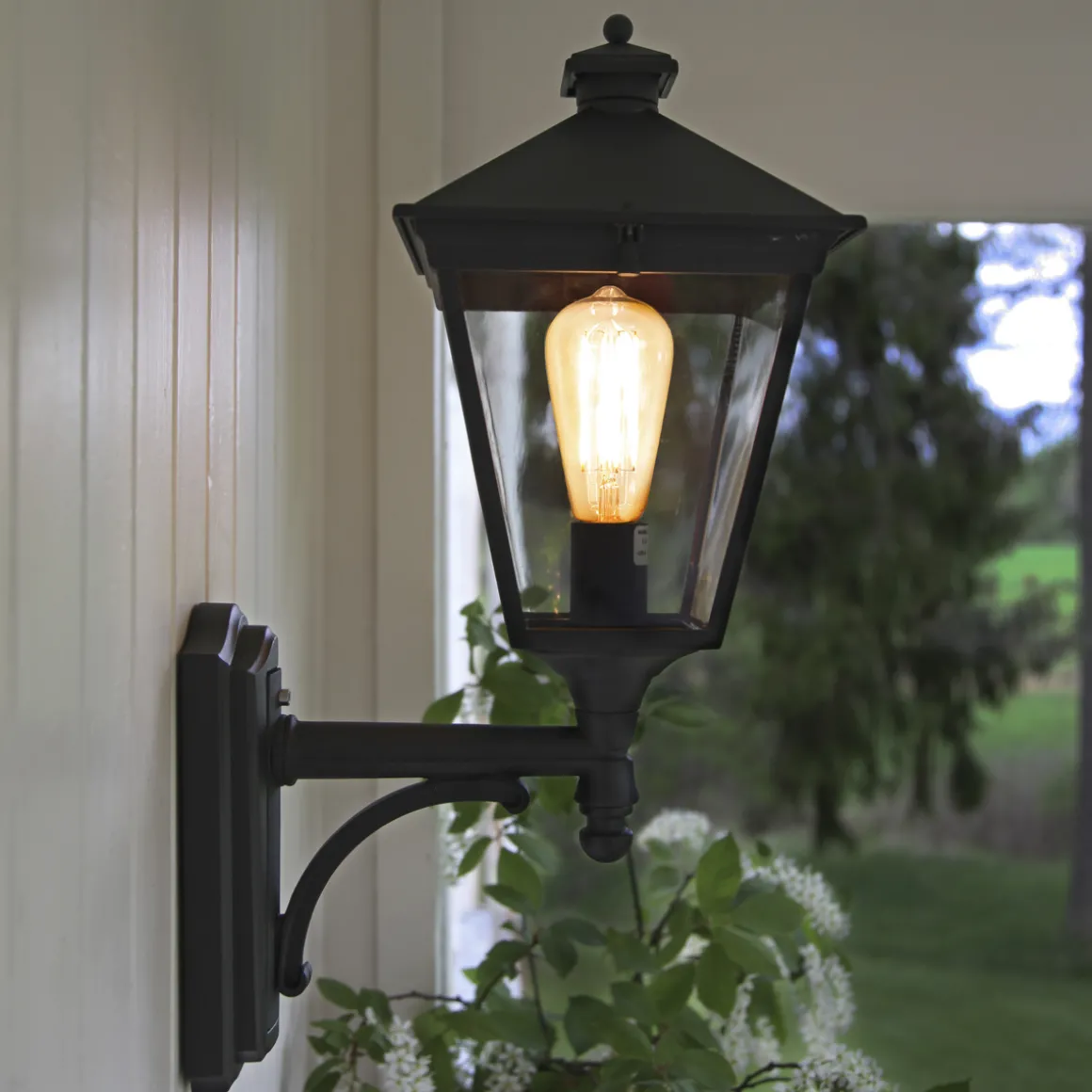 3,5W LED med sensor 2100K - E27