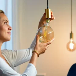 WiZ E27 Lyspære filament G125 6,7W Wifi - Justerbar fargetemperatur 2000-5000 Kelvin